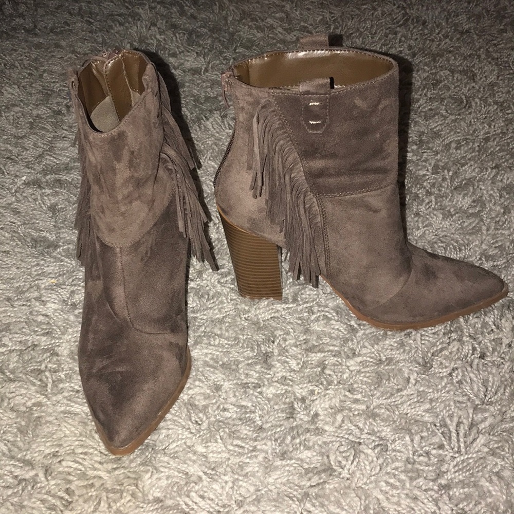 JustFab ankle booties tassel brown 7/8/9 suede